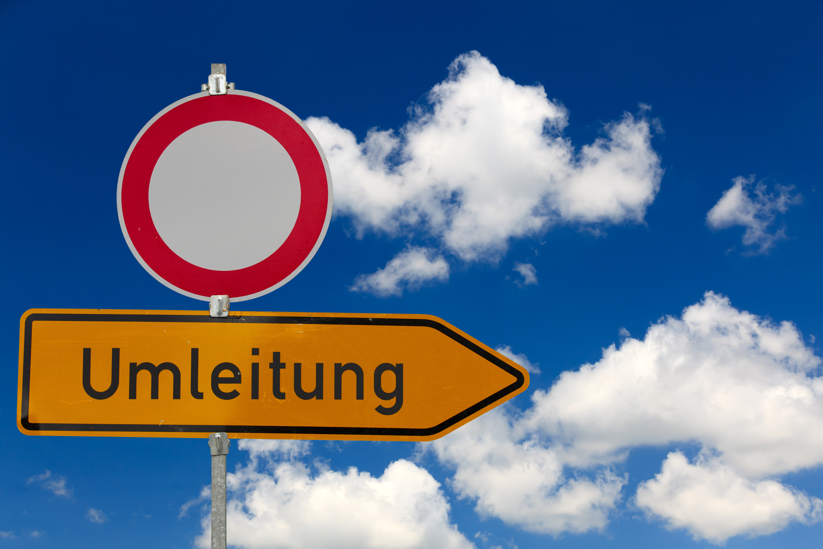 Flexibilität - Stoppschild und Umleitung, ©UbjsP - stock.adobe.com